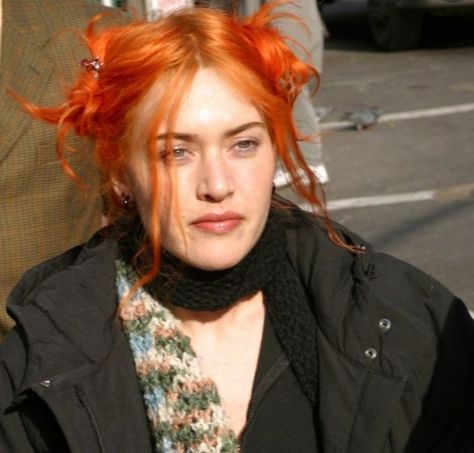 Clementine Orange Hair, Clementine Kruczynski Aesthetic, Eternal Sunshine Of The Spotless Mind Clementine, Eternal Sunshine Of The Spotless Mind Aesthetic, Clementine Kruczynski Outfit, Pixie Dream Girl Aesthetic, Clementine Aesthetic, Manic Pixie Dream Girl Aesthetic, Clementine Hair