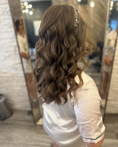 Who says you can’t leave your hair fully down on your wedding day?? Makeup by the sweetest @beautybyadelinellc #bride #bridalhair #curls #fluffycurls #nwihair #nwiwedding #hairvine #headband #bridalglam Curled Wedding Hair Down With Headband, Hair Down With Headband, Wedding Hair Down With Headband, Wedding Hair Loose Curls, Hair Loose Curls, Curled Wedding Hair, Fluffy Curls, Loose Curls Hairstyles, Wedding Day Makeup