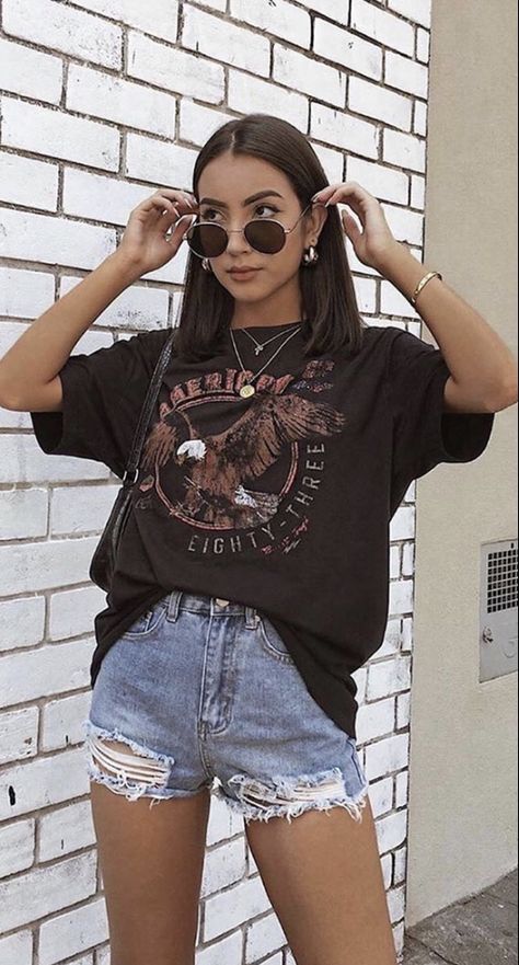 Jean Short Outfits, Look Con Short, Best Jeans For Women, Babe Shirt, Summer Wardrobe Staples, Crop Top With Jeans, Summer Outfits For Teens, Jeans Outfit Summer, Trendy Summer Outfits