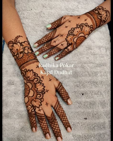 Mehndi Saree, Brides Mehndi, Mehndi Clothes, For Bridesmaids, Bride Mehndi, Henna Tattoo Design, Mehndi Bridal, Palm Mehndi, Short Mehndi Design