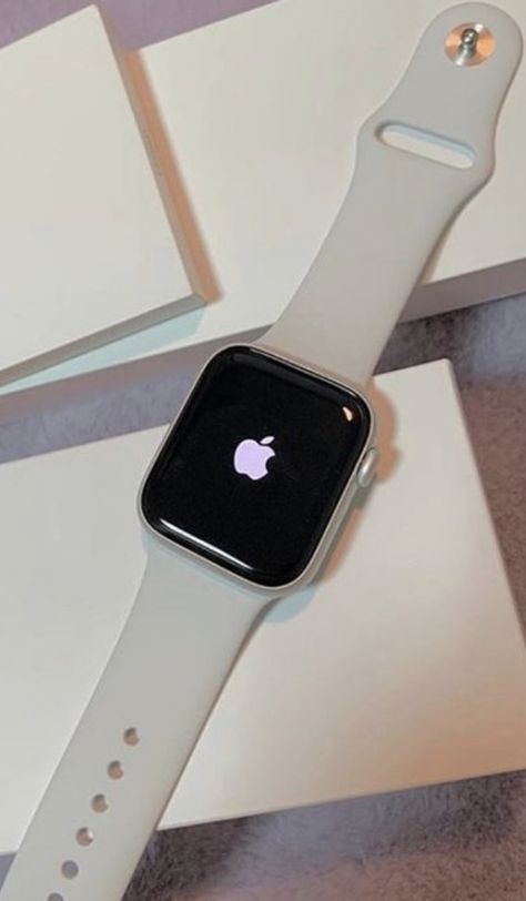 Apple Watch New, Aesthetic Vanilla Girl, Productive Aesthetic, Vanilla Girl Aesthetic, Apple Watch Fashion, Produk Apple, Iphone Obsession, Clean Girl Aesthetic, Vanilla Girl