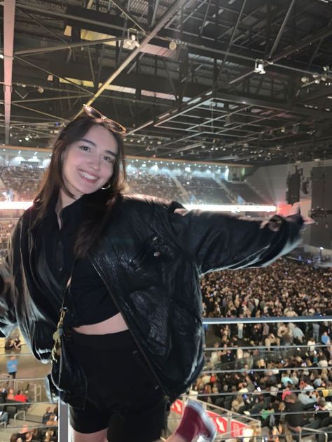 cute girl at arctic monkeys concert Arctic Monkeys Concert, Stargirl Interlude, Girls Vibes, Monkey Girl, Arctic Monkeys, Monkeys, Vision Board, Concert, Quick Saves