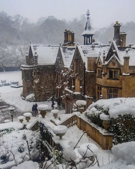 Manor Aesthetic, Manor House Plans, Manor House Interior, Gothic Manor, Manor House Hotel, Victorian Manor, Castle Combe, England Homes, Castle Mansion