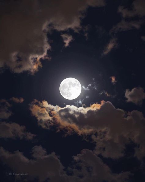 Night Sky Moon, Moonlight Photography, Amoled Wallpapers, Night Sky Photography, Moon Clouds, Night Sky Wallpaper, Moon Photos, The Moon Is Beautiful, Sky Moon