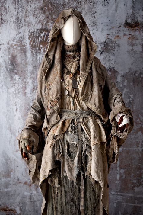 Post Apocalyptic Outfit Male, Apocalypse Outfit Male, Dystopian Outfits, Apocalyptic Outfit, Apocalyptic Costume, Nomad Fashion, Armor Ideas, Post Apocalyptic Costume, Apocalyptic Clothing