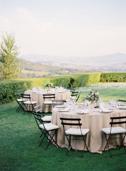 Elegant Italy Wedding Tablecloth Wedding, Colin Cowie Wedding, Jose Villa, Wedding Tables, Bistro Chairs, Wedding Goals, Reception Table, Italian Wedding, Wedding Wishes