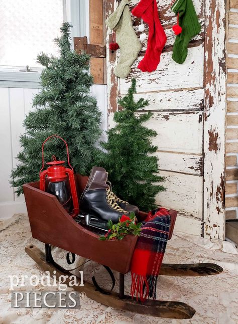 Sweet Rustic Christmas Sleigh Built by Larissa of Prodigal Pieces | prodigalpieces.com #prodigalpieces #farmhouse #diy #christmas #home #homedecor Patriotic Painted Chairs Ideas, Christmas Sleigh Decorations, Upcycled Christmas, Rustic Farmhouse Christmas, Wooden Sleigh, Decorating House, Christmas Farmhouse, Thrift Store Crafts, Upcycling Ideas