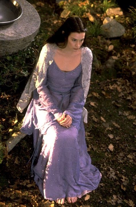 Arwen - Lord of the Rings - Fellowship of the Ring - Liv Tyler - deleted scene in Lothlorien Arwen Purple Dress, Purple Medieval Dress Aesthetic, Arwen Undomiel Aesthetic, Purple Medieval Aesthetic, Vissera Targaryen, Ashara Dayne Aesthetic, Elvish Outfits, Lord Of The Rings Outfits, Arwen Aesthetic