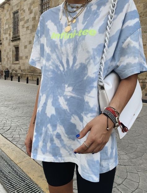 How To Tie Dye, Tie Dye Outfits, Dye Shirt, Mode Inspo, Trend Fashion, Tie Dye T Shirts, Mode Vintage, Looks Vintage, Suho