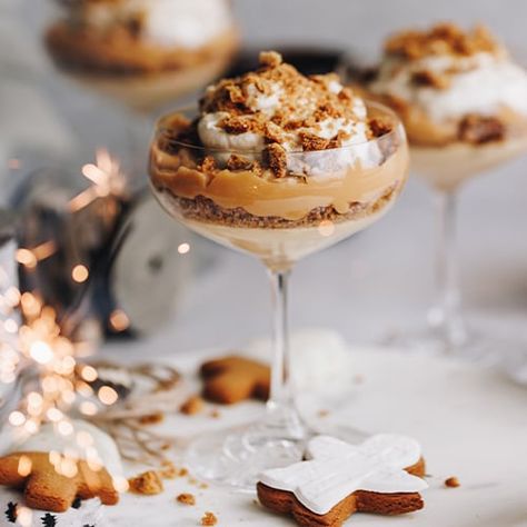 Gingerbread trifle | New World Christmas Desserts Fancy Individual, Gingerbread Trifle Recipe, Classic Christmas Food, Cinnamon Trifle, British Christmas Food, New Year Desserts Ideas, Individual Holiday Desserts, Winter Dessert Ideas, Christmas Deserts Elegant