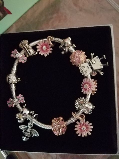 Daisy garden Daisy Garden, Pandora Inspiration, Jewelry Fashion Trends, Pandora Charms, Pandora Charm Bracelet, Daisy, Fashion Jewelry, Charm Bracelet, Bracelet