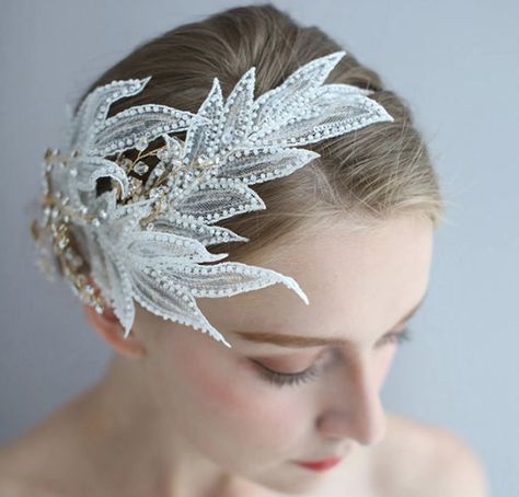 Ballerina Hair Accessories, Bridal Crafts, Swan Lake Costumes, Swan Party, Ballerina Hair, Ballet Headpieces, Short Bridal Hair, Barbie Swan Lake, Lace Leaf