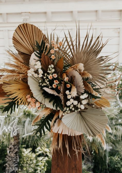 Tropical Modern Boho Wedding Inspiration at the Lagoon of Banyan Tree Mayakoba Boho Jungle Wedding, Boho Hawaiian Wedding, Safari Themed Wedding, Tropical Boho Wedding, Palm Tree Crafts, Earth Tone Wedding, Jungle Wedding, Modern Boho Wedding, Tropical Boho