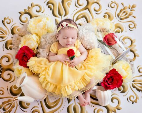 This Mini Disney Princess Photoshoot Of 6 Babies Is Taking Internet By Storm, And It's Just Too Cute Disney Princess Babies, Beauty Dish, Newborn Gown, Foto Baby, Dream Baby, Newborn Baby Photography, Baby Princess, Shooting Photo, Newborn Photoshoot