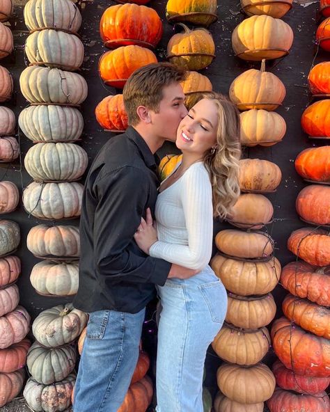 Pumpkin patch pic fall autumn orange pretty pumpkin Pumpkin Patch Fits Couple, Pumpkin Patch Outfit Couple Matching, Pumpkin Picking Couple Pictures, Insta Fall Pics, Pumpkin Patch Couples Photos, Pumpkin Patch Boyfriend Pictures, Pumpkin Patch With Boyfriend, Pumpkin Patch Pics With Boyfriend, Pumpkin Pictures Autumn