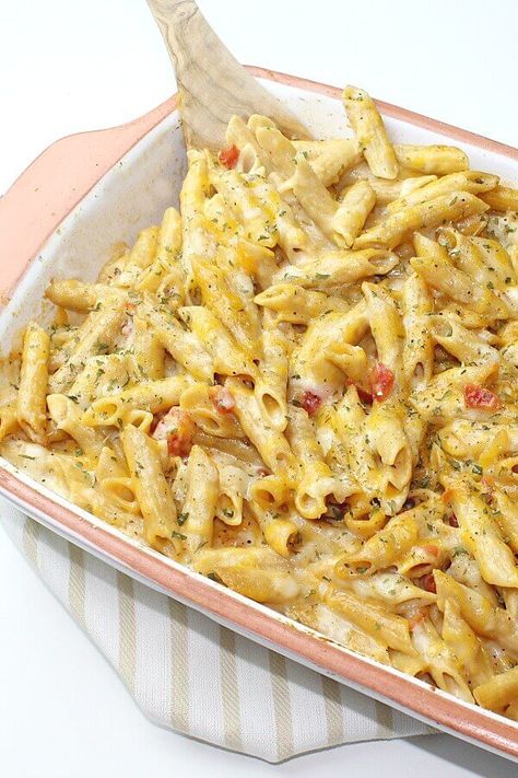 Looking for a tasty meatless Monday meal? Try this delicious three cheese baked penne pasta! It's sure to be a hit with your entire family. Pasta Dishes Without Meat, Mini Penne Pasta Recipes, Pasta Without Meat, No Meat Pasta Recipes, 3 Cheese Pasta, Cheesy Penne Pasta, Mostaccioli Recipe, Penne Casserole, Four Cheese Pasta