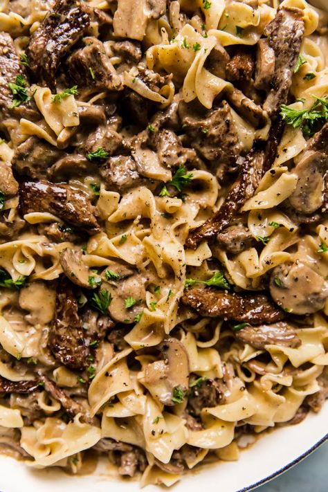 Beef Stroganoff Sauce, Creamy Beef Stroganoff Recipe, Crock Pot Stroganoff, Classic Beef Stroganoff Recipe, Steak Stroganoff, Stroganoff Beef, Beef Stroganoff Crockpot, Beef Stroganoff Easy, Slow Cooker Beef Stroganoff