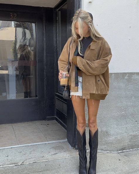 nashville outfit inspo, blonde hair, nashville fit, nashville inspo, cowboy boots, leather boots, cute outfit, fall outfit, spring outfit Traje Cowgirl, Cowgirl Boots Outfit, Looks Country, Nashville Outfits, Populaire Outfits, Cowgirl Outfits, Mode Ootd, Ținută Casual, Modieuze Outfits