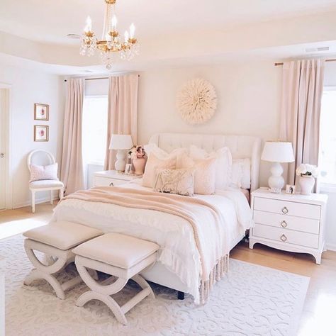 Classy Rooms, Pink Bedroom Decor, Classy Bedroom, Woman Bedroom, Girl Bedroom Designs, Redecorate Bedroom, Teen Bedroom Decor, Room Design Bedroom, Girl Bedroom Decor