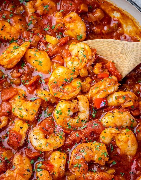 This Shrimp Creole Recipe brings the flavor of Louisiana into your home with this delicious dish. It's quick and easy to make! Creole Recipes Louisiana, Shrimp Creole Recipe Easy, Shrimp Creole Recipe, Cajun Pasta Recipes, Creole Shrimp Recipes, Creole Shrimp, Creole Food, Cajun Shrimp Recipes, Creole Sauce