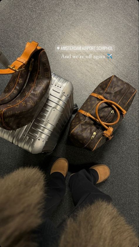 Rimowa, Louis Vuitton, travel outfit Credit Insta: hildasigurdsson Rimowa Suitcase, Check In Luggage, Rimowa Luggage, Wardrobe Aesthetic, Luxurious Travel, Cabin Bag, Travel Suitcase, Suitcase Traveling, North London