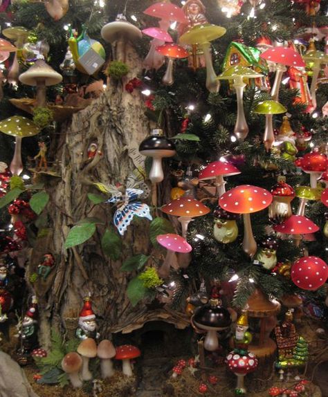 IMG_0001 Magical Crafts, Faeries Gardens, God Jul, Woodland Christmas, Christmas Fairy, Fairy Houses, Fairy House, Yule, The Tree