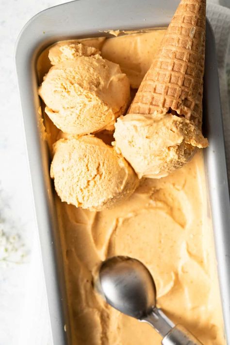 Pumpkin Ice Cream Recipe, Cow Things, Pumpkin Spice Ice Cream, Swirl Ice Cream, Pumpkin Pie Ice Cream, Pumpkin Ice Cream, Pumpkin Spice Recipe, Making Homemade Ice Cream, Frozen Dessert Recipe