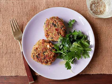 Salmon Cakes Recipe : Ina Garten : Food Network - FoodNetwork.com Salmon Cakes Recipe, Xmas Recipes, Fresh Salmon, Ina Garten Recipes, Yummy Seafood, Food Network Canada, Salmon Cakes, Salmon Patties, Passover Recipes