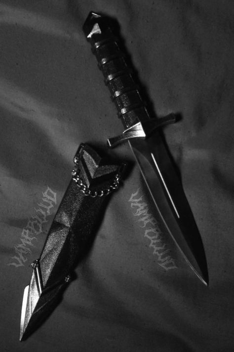 Black Knives Aesthetic, Astethics Knife, Black Knife Aesthetic, Dnd Dagger Ideas, Dark Knife Aethstetic, Black Aesthetic Knife, Knife Assassin, Gothic Knife, Aesthetic Knifes