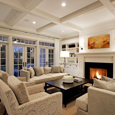 furniture placement.  long couches on sides of room and two identical chairs in front of fireplace.  would put tv over fireplace with windows on either side. Traditional Design Living Room, Plafond Design, Traditional Living, Traditional Living Room, Fireplace Design, Style At Home, Ideas Pictures, Furniture Arrangement, Family Living