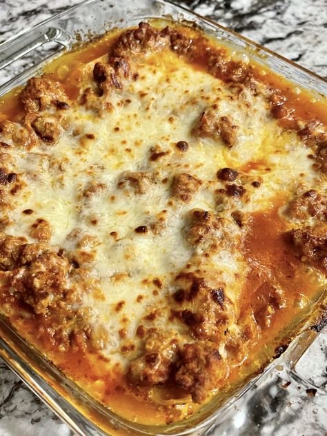 A healthy lasagna recipe that's easy to make! Protein Lasagna Recipe, Reheating Lasagna, Gluten Free Lasagna Recipe, Healthy Lasagna Recipes, Gluten Free Lasagna Noodles, Rotel Recipes, Healthy Lasagna, Chicken Cordon Bleu Recipe, Gluten Free Lasagna