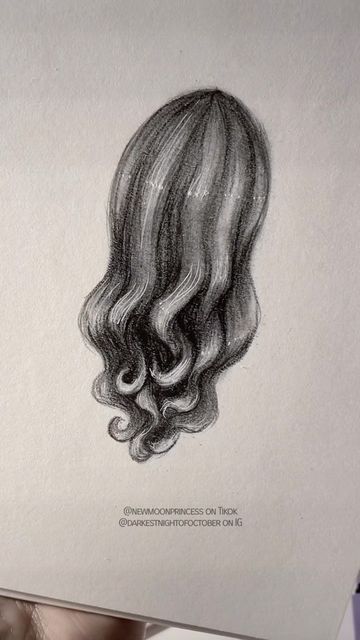 Curls Drawing, Drawing Tuts, Curled Hair, Back View, How To Draw Hair, Curled Hairstyles, Wavy Hair, To Draw, Curly Hair Styles