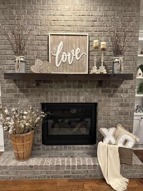 Living Room Decor With Chimney, How To Decorate Your Fireplace, Rock Fireplace Mantle Decor, Rustic Fireplace Decor Ideas, Corner Mantle Decorating Ideas, Decorated Fireplaces, Hearth Decorating Ideas, Over Fireplace Decor, Living Room Mantle Decor