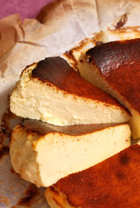 Burnt Basque Cheesecake Recipe, Basque Cheesecake Recipe, Burnt Basque Cheesecake, American Cheesecake, Basque Cheesecake, Easy Cheesecake, Almond Cookies, Round Cake Pans, Cheesecake Recipe