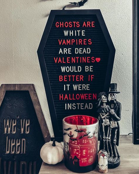 Red White Aesthetic, Gothic Homes, Valentines For Singles, Anti Valentines Day, Goth Home Decor, Heart Day, Spooky Decor, Valentines Party, Valentines Day Party