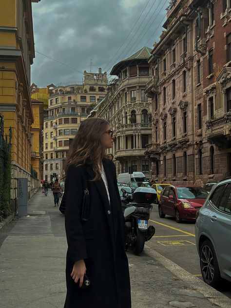 Working In Europe Aesthetic, Milan Winter Aesthetic, Rome In Winter Aesthetic, Italy Student Aesthetic, Italy Fits Winter, Rome Winter Aesthetic, Milan Aesthetic Fashion, Rome Italy Outfits Winter, Milan Outfits Winter