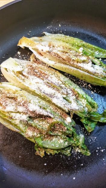 Hot and Cold Running Mom - Just my Stuff: Pan Grilled Parmesan Romaine Grilled Ceasar Salad, Romaine Lettuce Recipe, Grilled Romaine Lettuce, Grilled Romaine Salad, Lettuce Recipes, Grilled Salad, Grilled Romaine, Romaine Salad, Running Mom