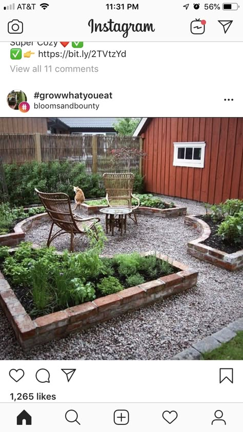 Backyard Sitting Areas, Garden Sitting Areas, Garden Seating Area, Brick Garden, Garden Wallpaper, Have Inspiration, In Front Of House, Backyard Garden Design, Backyard Makeover