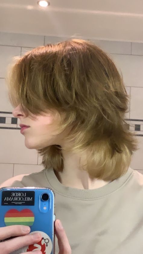 wolfcut mullet shaggy shag haircut inspo aesthetic androgynous genderfluid genderneutral hair ideas Haircuts Short Wolfcut, No Style Wolfcut, Wolfcut Half Up Half Down, Short Wolfcut/shag, Short Unstyled Wolfcut, Shag Wolfcut Short, Shag Hairstyles 360, 80s Shag Mullet, Short Wolfcut 360 Photo