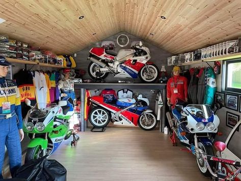 Motorbike Garage Ideas, Motorcycle Garage Ideas, Motorbike Illustration, Garage Bike, Motorcycle Dirt Bike, Motorcycle Garage, Motorcycle Shop, Vintage Motorcycle Posters, Ducati Motorcycles