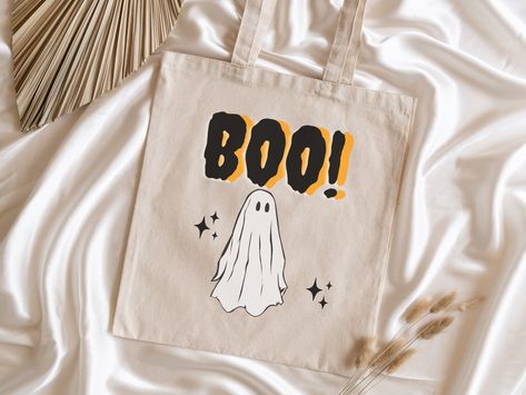 Boo Bag, Ghost Tote, Spooky Tote Bag, Halloween Tote Bag Halloween Tote Bags Diy Paint, Fall Tote Bag Painting Ideas, Painted Tote Bag Aesthetic, Tote Bag Inspo Paint, Cricut Tote Bag, Toat Bag, Creativity Boosters, Cricut Bags, Halloween Bags Diy