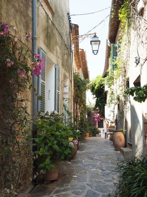 Honeymoon Vibes, European Village, French Aesthetic, France Aesthetic, French Summer, French Street, French Culture, Village Life, French Countryside