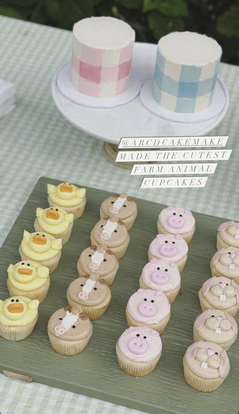 Farm Animal Cupcakes, Sheep Cake, Farm Themed Birthday Party, Cupcake Cake Designs, Barnyard Party, Cute Birthday Ideas, Animal Cupcakes, Third Birthday Party, Barnyard Birthday