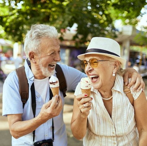 Ty A Ja, Vieux Couples, Couple Laughing, Older Couple, Persona Feliz, Clearwater Beach Florida, Elderly Couples, Old Couples, True Love Stories