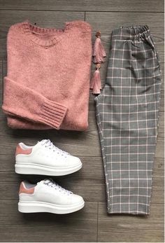 Fitness Youtubers, Model Makeup, Modieuze Outfits, Casual Work Outfits, Plaid Pants, Work Outfits Women, Business Casual Outfits, Office Outfits, Winter Fashion Outfits