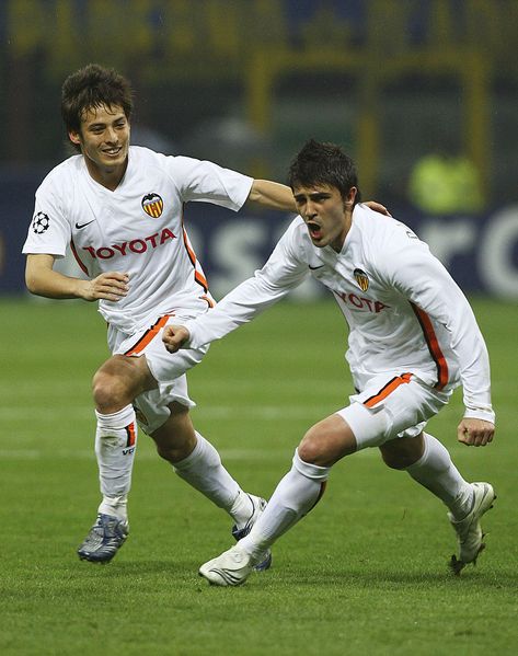 MILAN, ITALY - FEBRUARY 21: David Silva (L) and David Villa (R) of Valencia celebrate after Villa scored his teams first goal during the UEFA Champions League Round of 16, first leg match between Inter Milan and Valencia at the Giuseppe Meazza Stadium on February 21, 2007 in Milan, Italy.  (Photo by Ryan Pierse/Getty Images) Italy February, David Silva, Football Troll, Football Artwork, David Villa, Valencia Cf, Giuseppe Meazza, A.c. Milan, Football Players Images