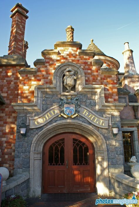 Disney Buildings, Toad Hall, Restaurant Entrance, Fish N Chips, Wind In The Willows, Disneyland Park, Paris Restaurants, On The Menu, Disneyland Paris