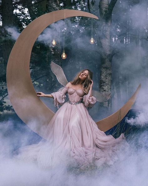 Rosie Hardy, Fairytale Photoshoot, Debut Ideas, Gordon Parks, Fairycore Aesthetic, Fairytale Photography, Aesthetic Japan, Style Inspiration Spring, Conceptual Photography