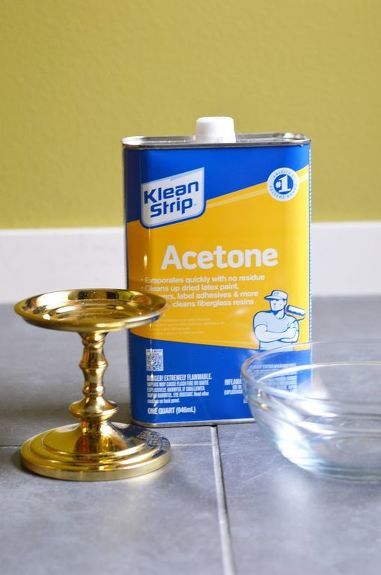 How to remove stubborn lacquer from brass... an easy way to modernize those shiny brass fixtures & decor! I started with these two vintage brass candlesticks that I found at the thrift store, a bit too shiny for my taste. First, make sure your object is solid brass! This technique will probably remove brass plating. Put a magnet on your object, if it sticks it isn't solid brass. To complete this project you'll need acetone, a bowl, and brass polish (I use Brasso). Step 1: Soak y… Diy Outdoor Candles, Light Up Canvas, Brass Objects, Diy Cabinet Doors, Vintage Brass Decor, Fiberglass Resin, Lamp Makeover, Old Baskets, Two Step