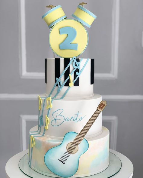 Music Birthday Cake, Bolo Musical, Music Birthday Party, Music Theme Birthday, Music Cakes, Drum Cake, Music Cake, Baby First Birthday Cake, Farm Cake